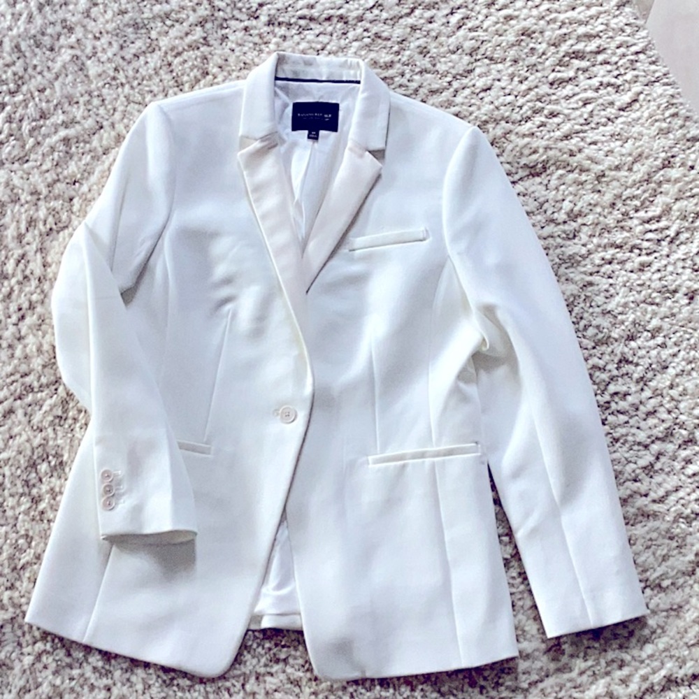 Ladies Tuxedo!! Ivory. Banana Republic. Jacket size 10, Pant size 8.